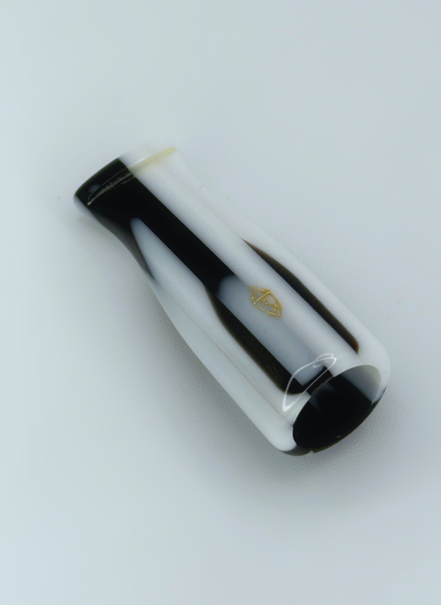 Bocchino in metacrilato b e w Savinelli