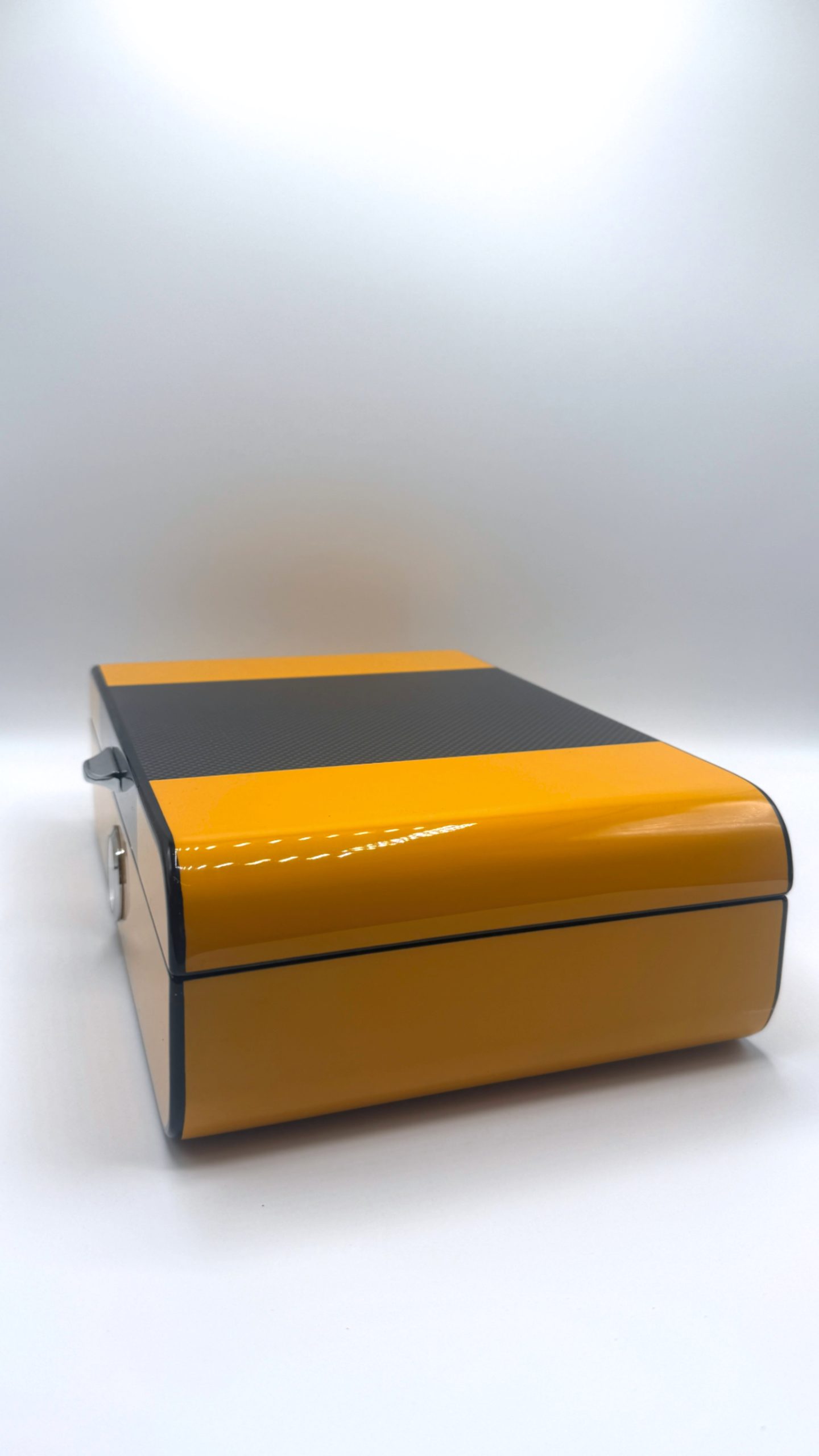 Humidor Brebbia laccato giallo
